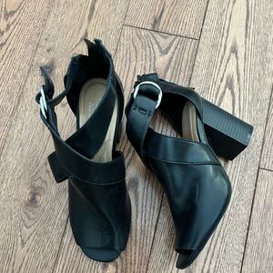 Women’s black APT 9 heeled sandal.